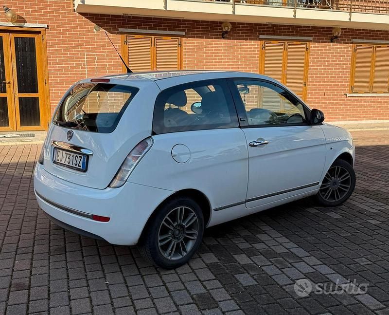 Usata Lancia Ypsilon 69 CV (50 kW) 2011 Bianco Utilitaria