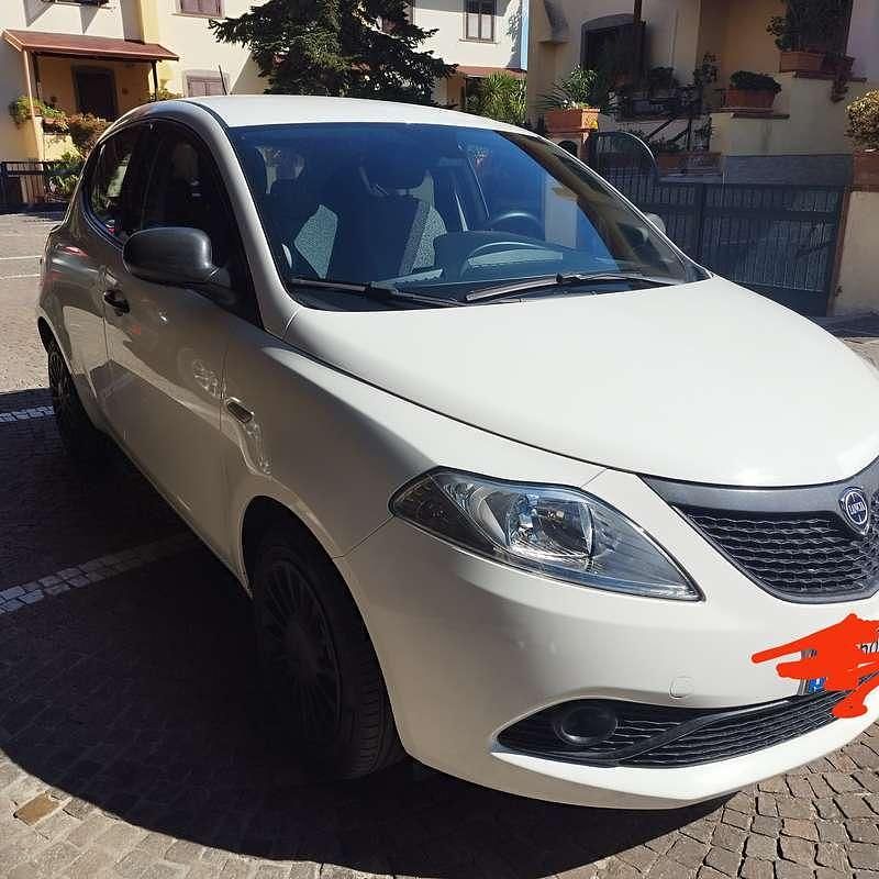 Usata Lancia Ypsilon 69 CV (50 kW) 2020 Bianco Utilitaria