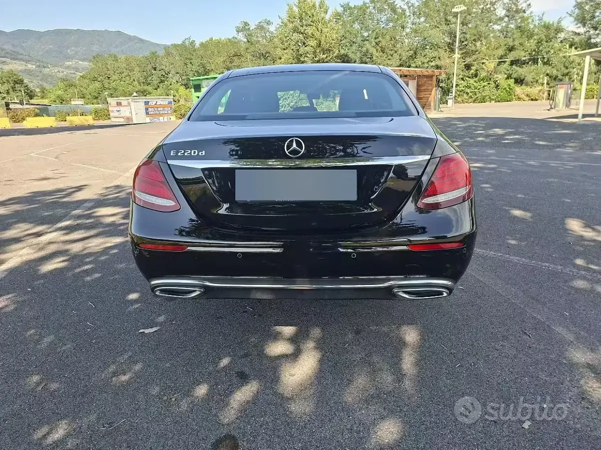 Usata Mercedes E220 194 CV (142 kW) 2019 Nero Berlina