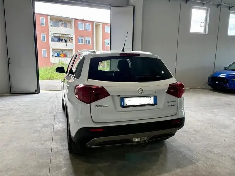 Usata Suzuki Vitara 129 CV (94 kW) 2024 Bianco SUV