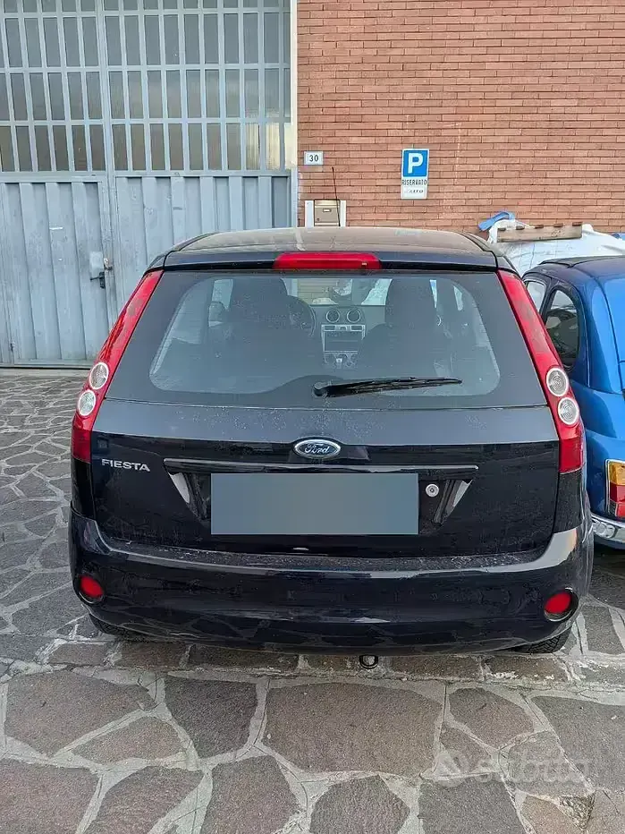 Usata Ford Fiesta 80 CV (58 kW) 2007 Bluazzurro Utilitaria