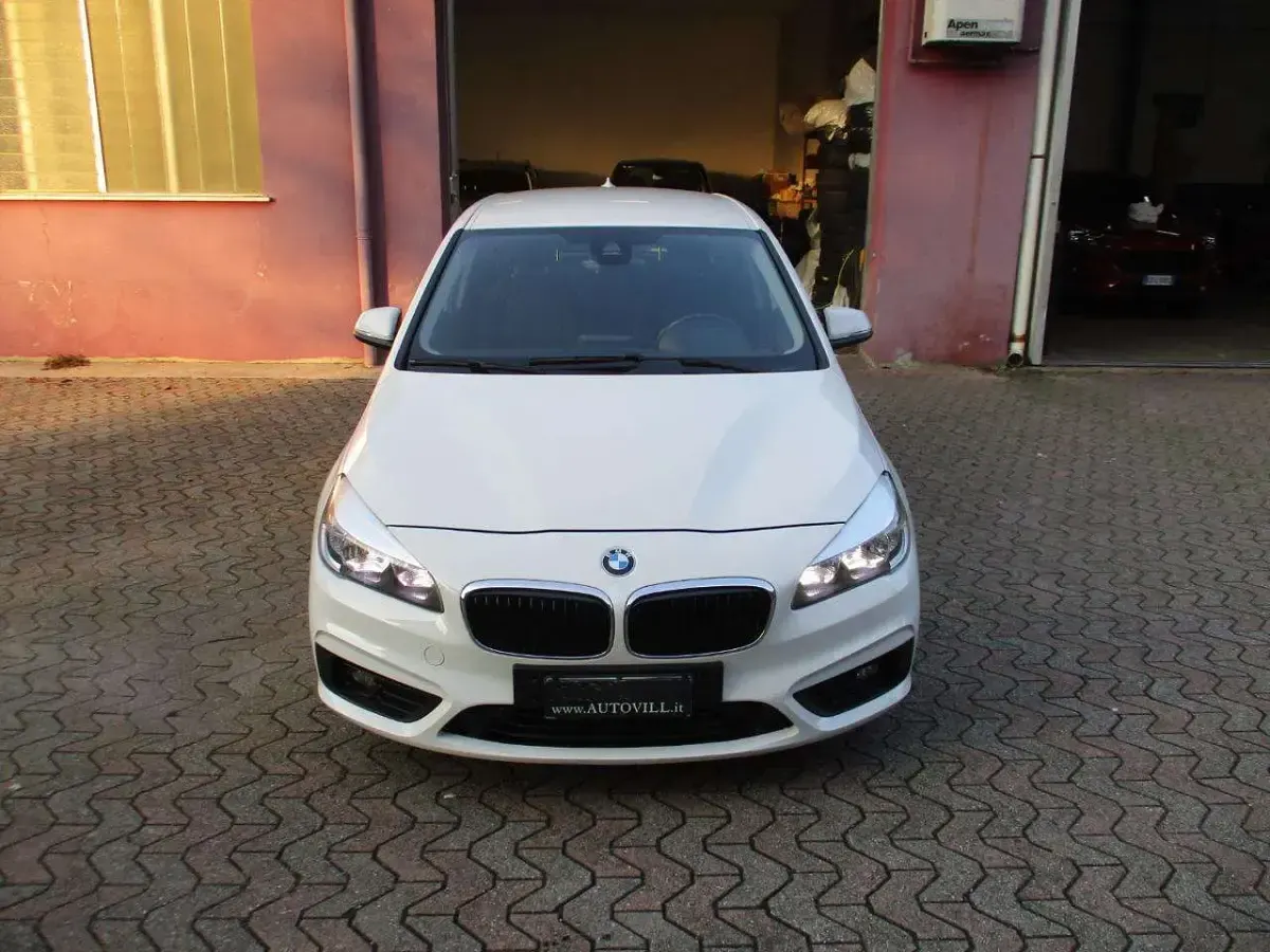 Usata BMW 218 Active Tourer Advantage 136 CV (100 kW) 2015 Bianco Monovolume