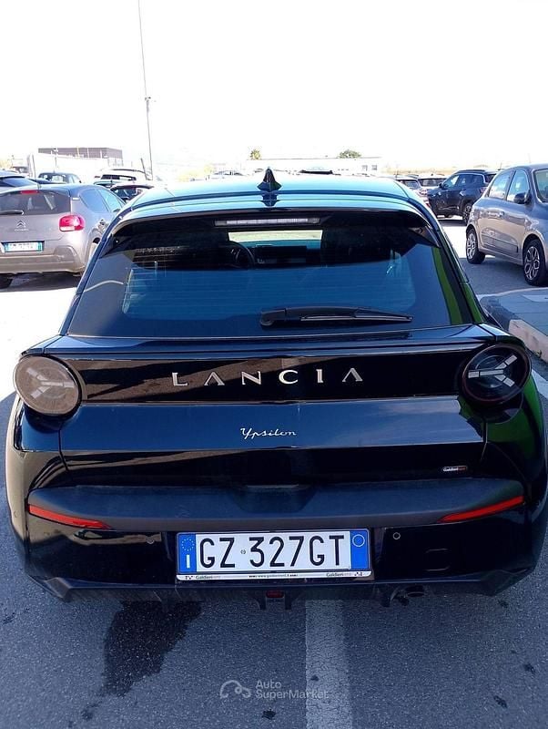 Usata Lancia Ypsilon 101 CV (74 kW) 2025 Nero Utilitaria