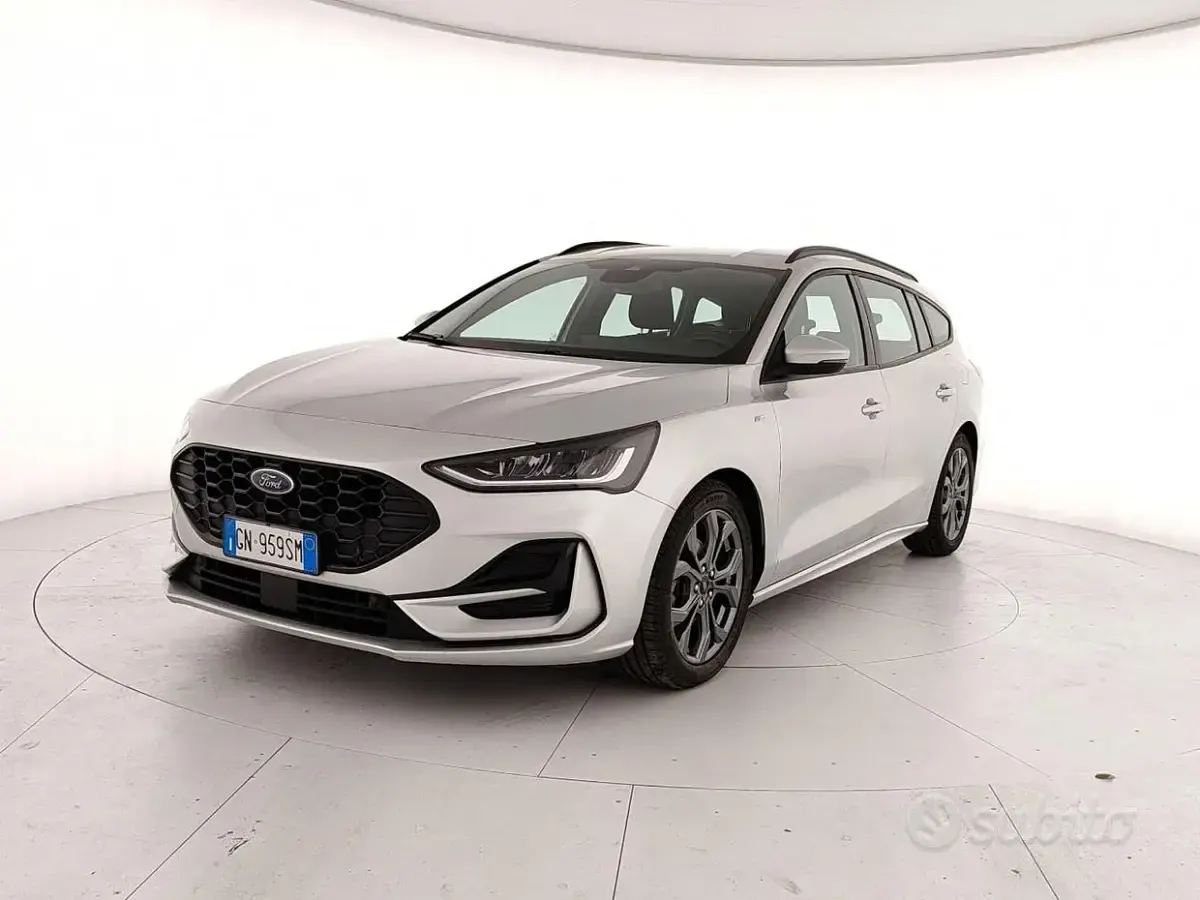 Usata Ford Focus ST-Line 120 CV (88 kW) 2023 Grigio Station wagon