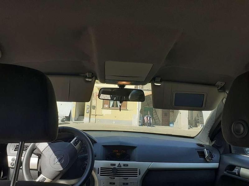 Usata Opel Astra 90 CV (66 kW) 2008 Nero Berlina