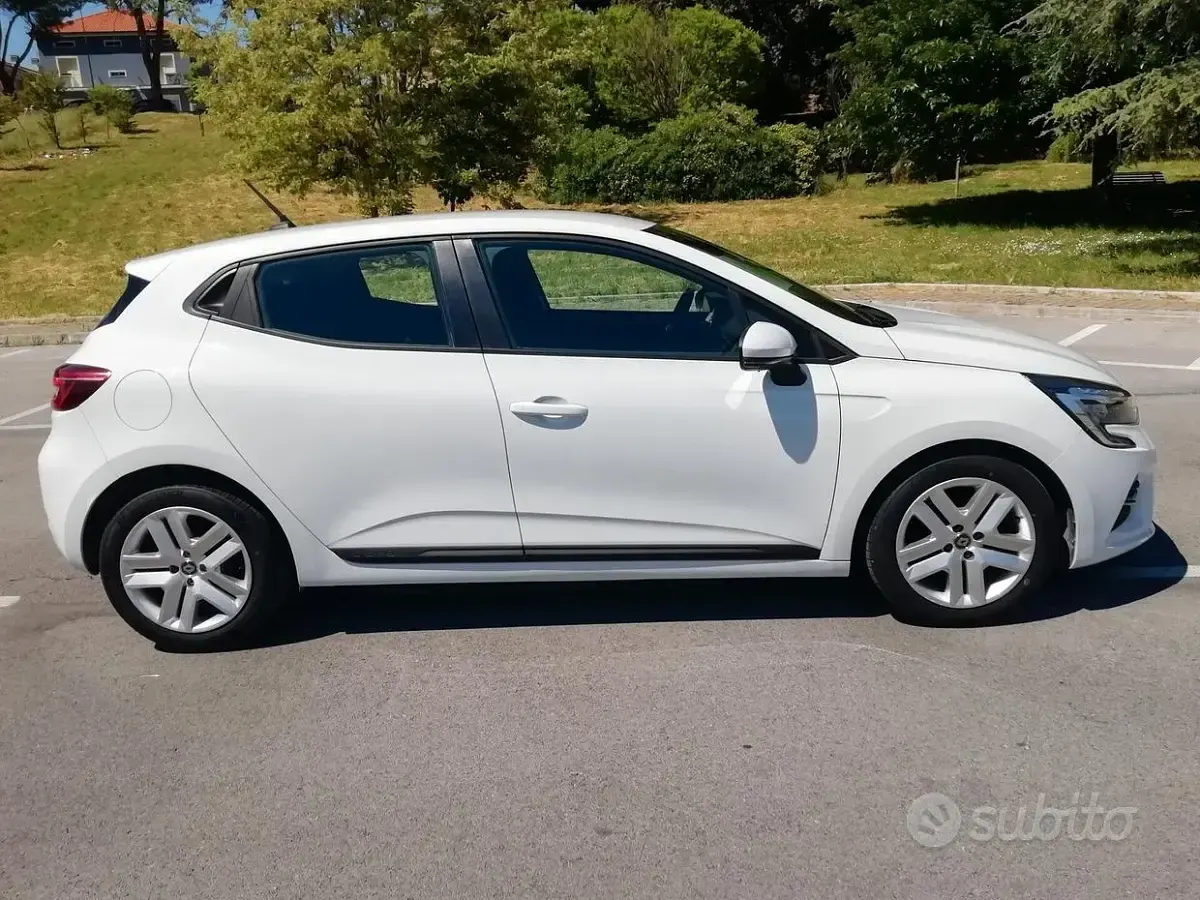 Occasion Renault Clio V Zen 101 PK (74 kW) 2021 Wit Sedan