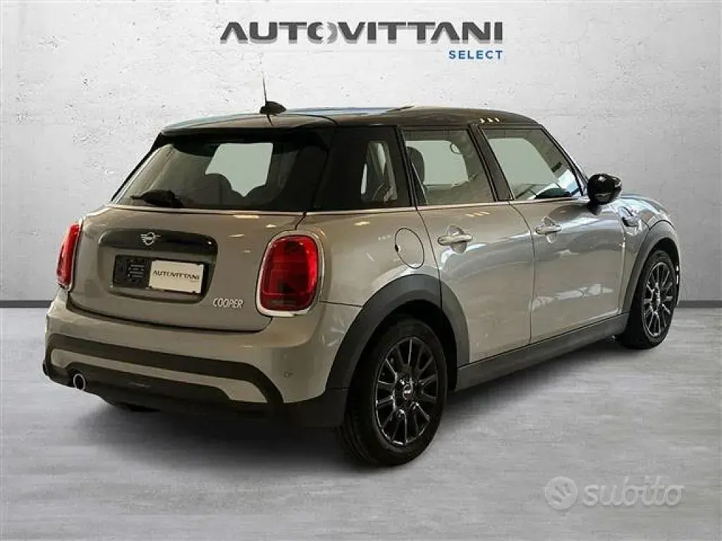 Usata Mini Cooper Essential 136 CV (100 kW) 2024 Grigio chiaro Utilitaria