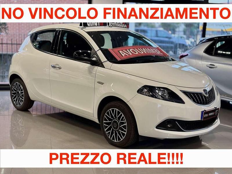 Bianco Usata 2024 Lancia Ypsilon Due volumi | 13.999 € (Cara) - Immagine 1/4