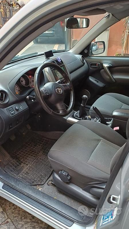 Usata Toyota RAV4 116 CV (85 kW) 2005 Grigio SUV