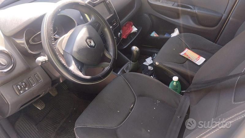 Usata 2014 Renault Clio IV Due volumi | 2500 € (Buon prezzo) - Immagine 1/4