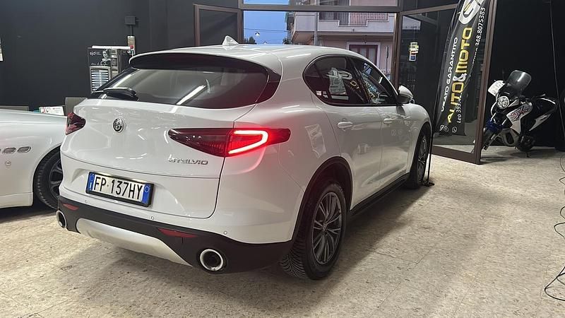 Usata Alfa Romeo Stelvio Super 150 CV (110 kW) 2018 Bianco SUV
