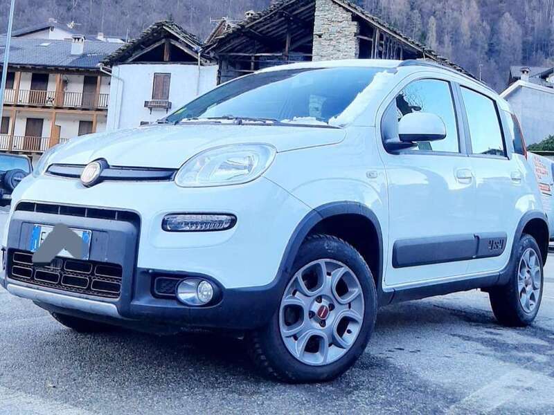 Usato 2015 Fiat Panda 4x4 0.9 Benzin 86 CV (8.400 €)