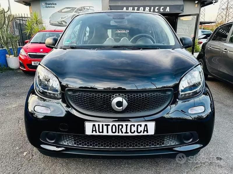 Usata Smart ForFour 71 CV (52 kW) 2019 Nero Utilitaria