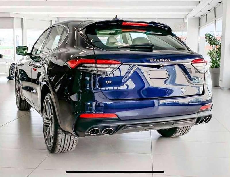 Usata Maserati Levante 250 CV (183 kW) 2021 Blu/azzurro SUV
