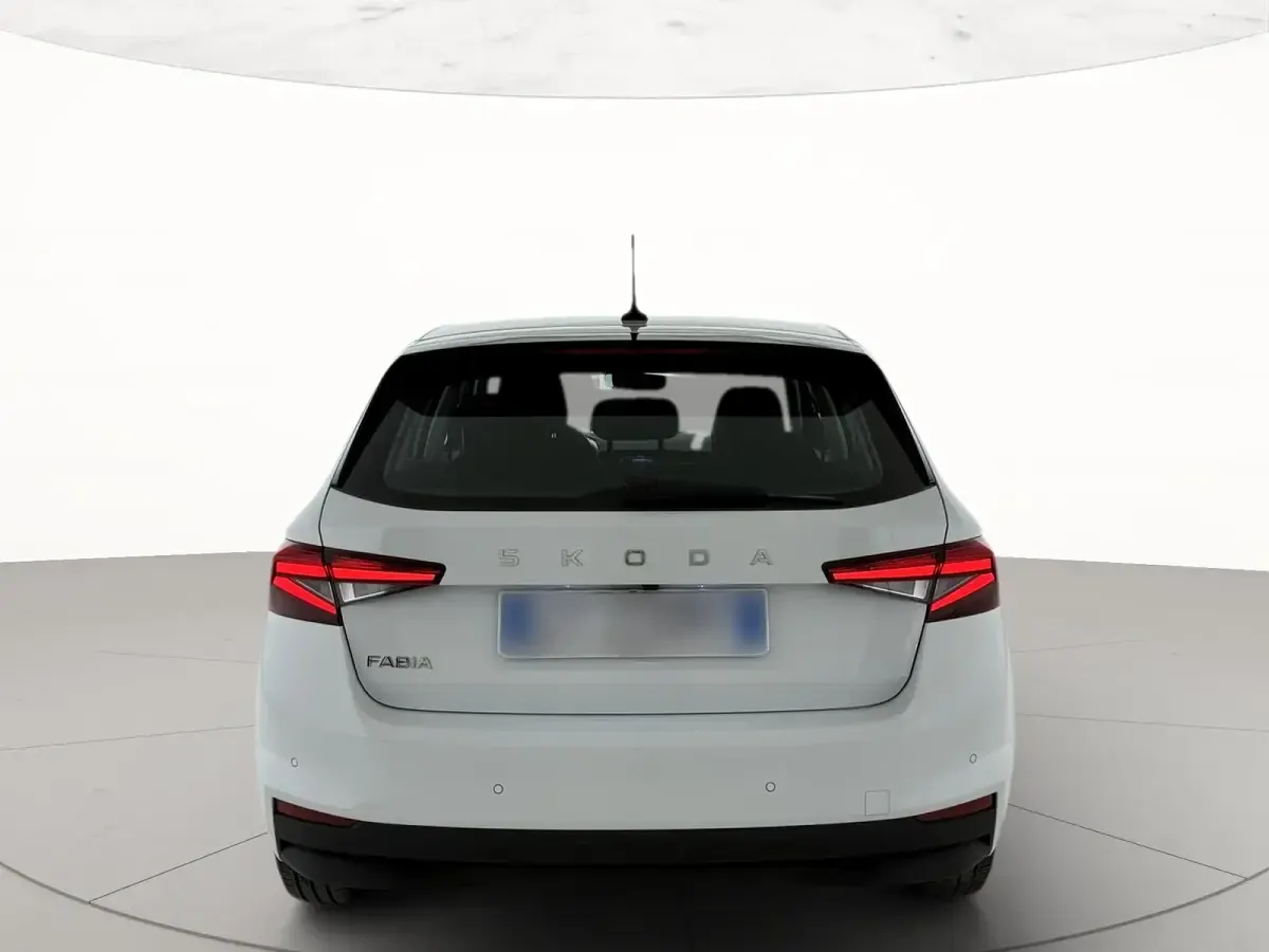 Usata Skoda Fabia Selection 80 CV (58 kW) 2025 Bianco luna metallizzato Utilitaria
