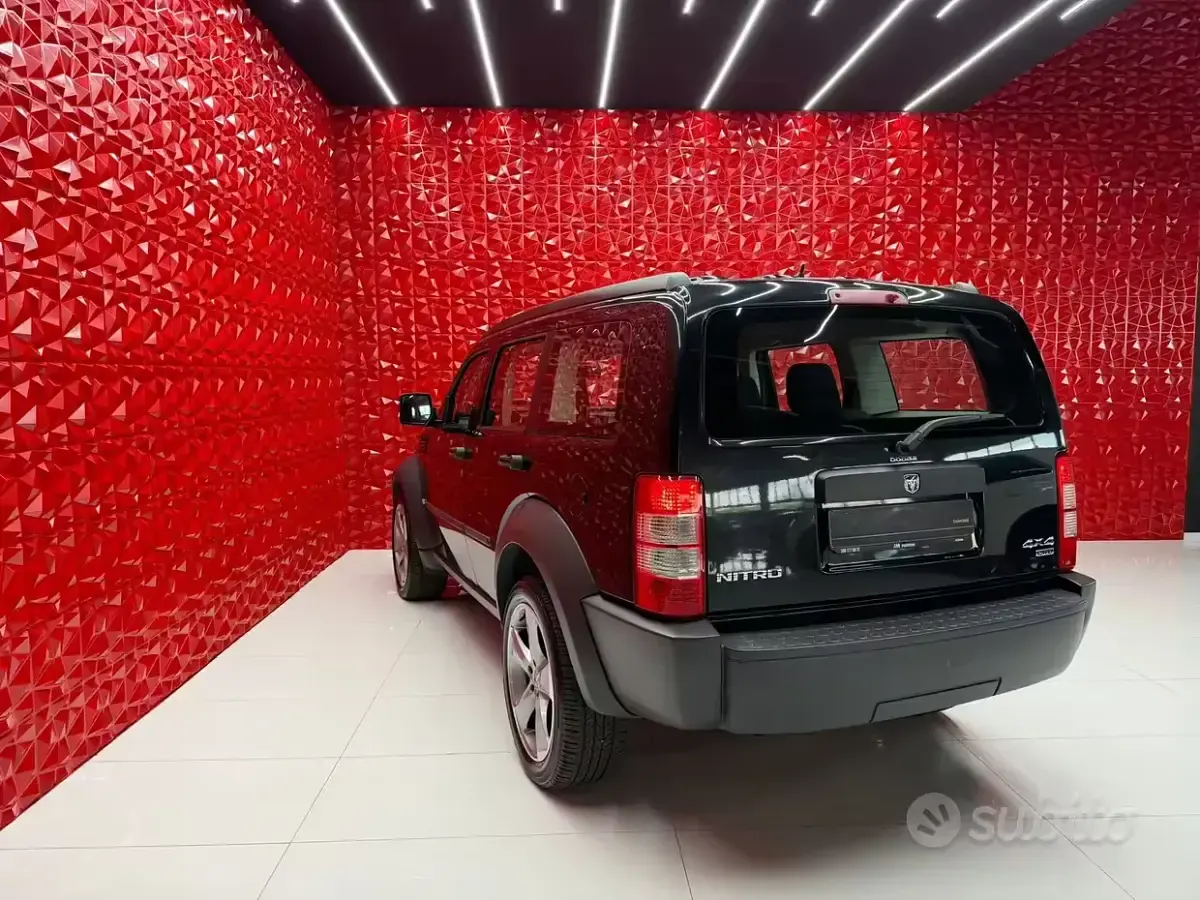 Usata Dodge Nitro 177 CV (130 kW) 2010 Nero SUV