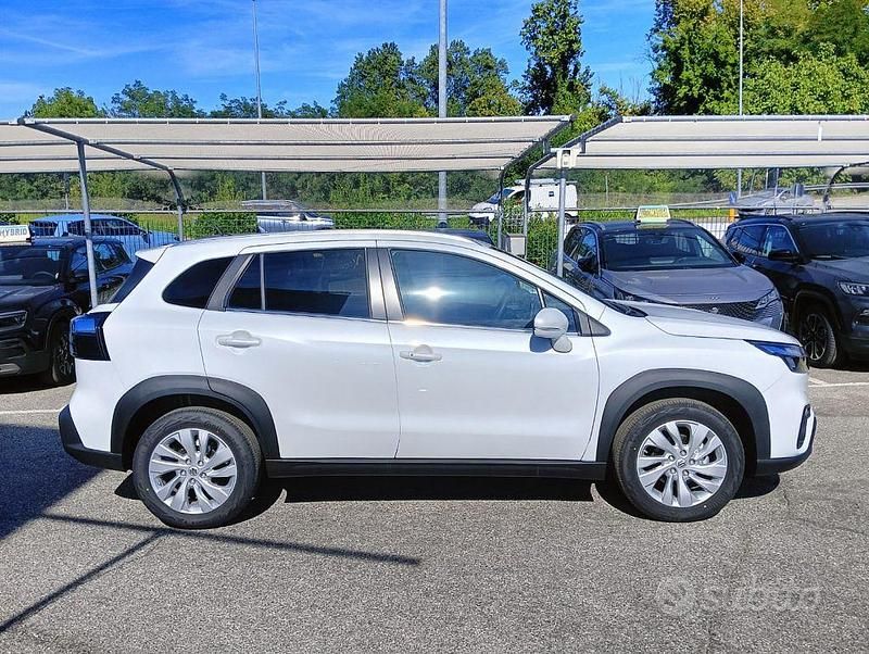 Nuova Suzuki SX4 S-Cross 129 CV (94 kW) 2025 Bianco artico metallizzato SUV
