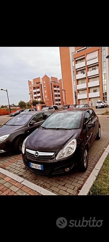 Nero Usata 2008 Opel Corsa Cosmo Tre volumi | 2800 € (Molto cara) - Immagine 1/4
