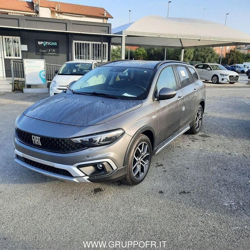Usata Fiat Tipo Cross 100 CV (73 kW) 2023 Grigio Station wagon