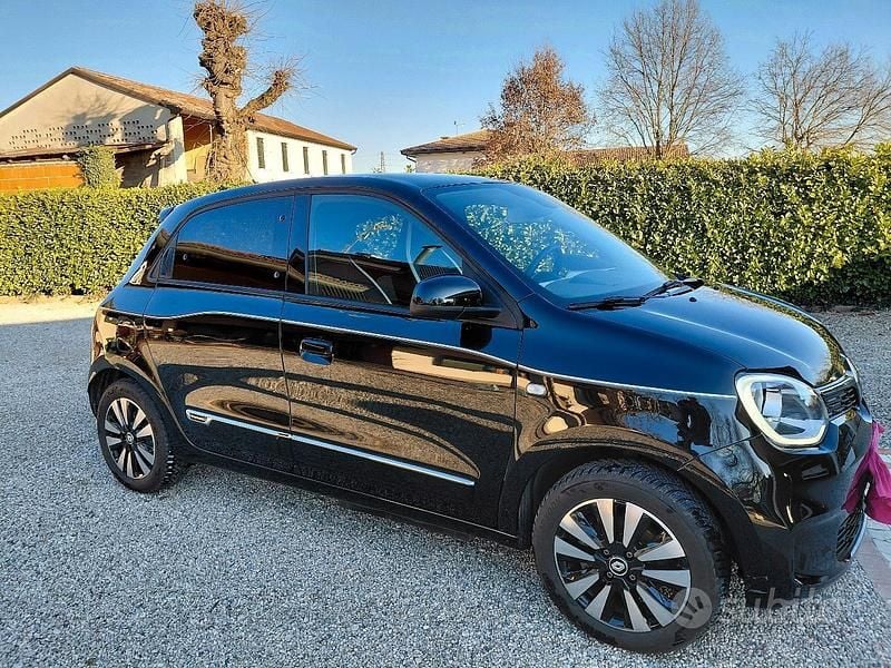 Nero Usata 2023 Renault Twingo Due volumi | 12.700 € (Cara) - Immagine 1/4