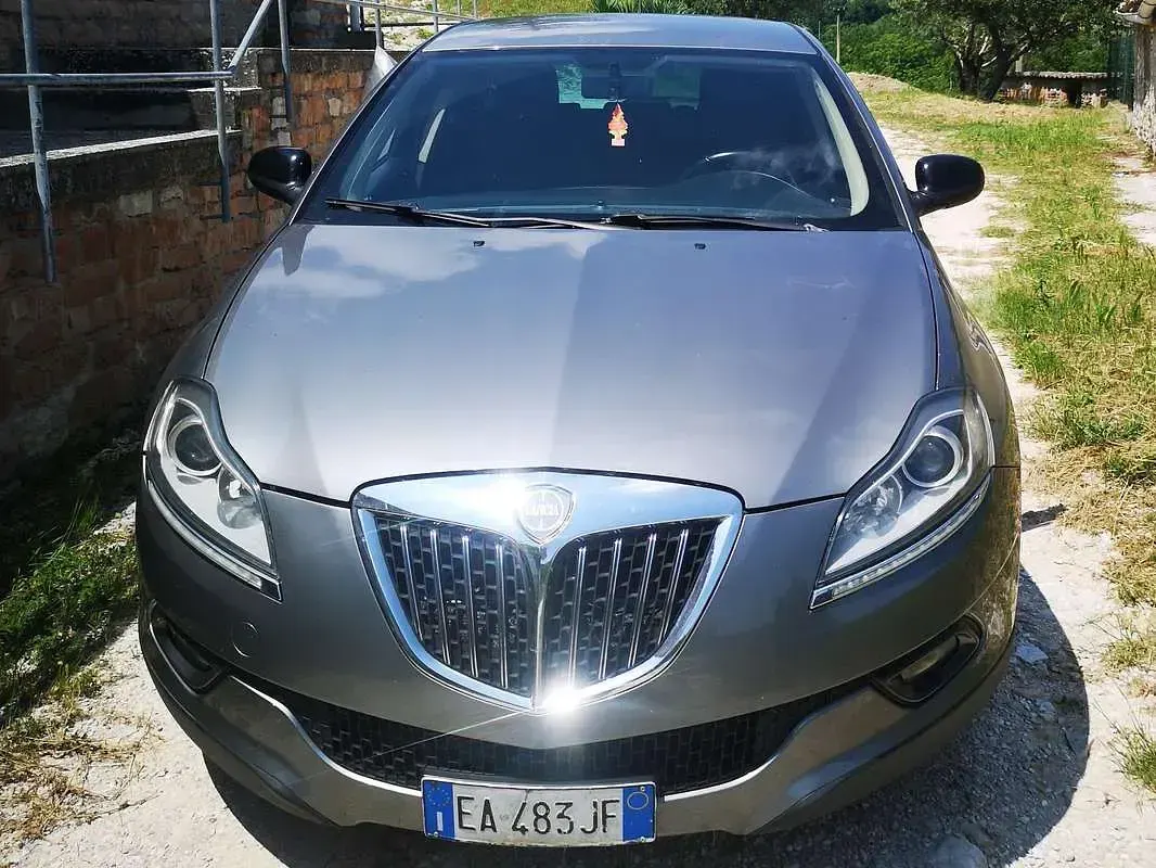Usata Lancia Delta 120 CV (88 kW) 2010 Grigio Utilitaria