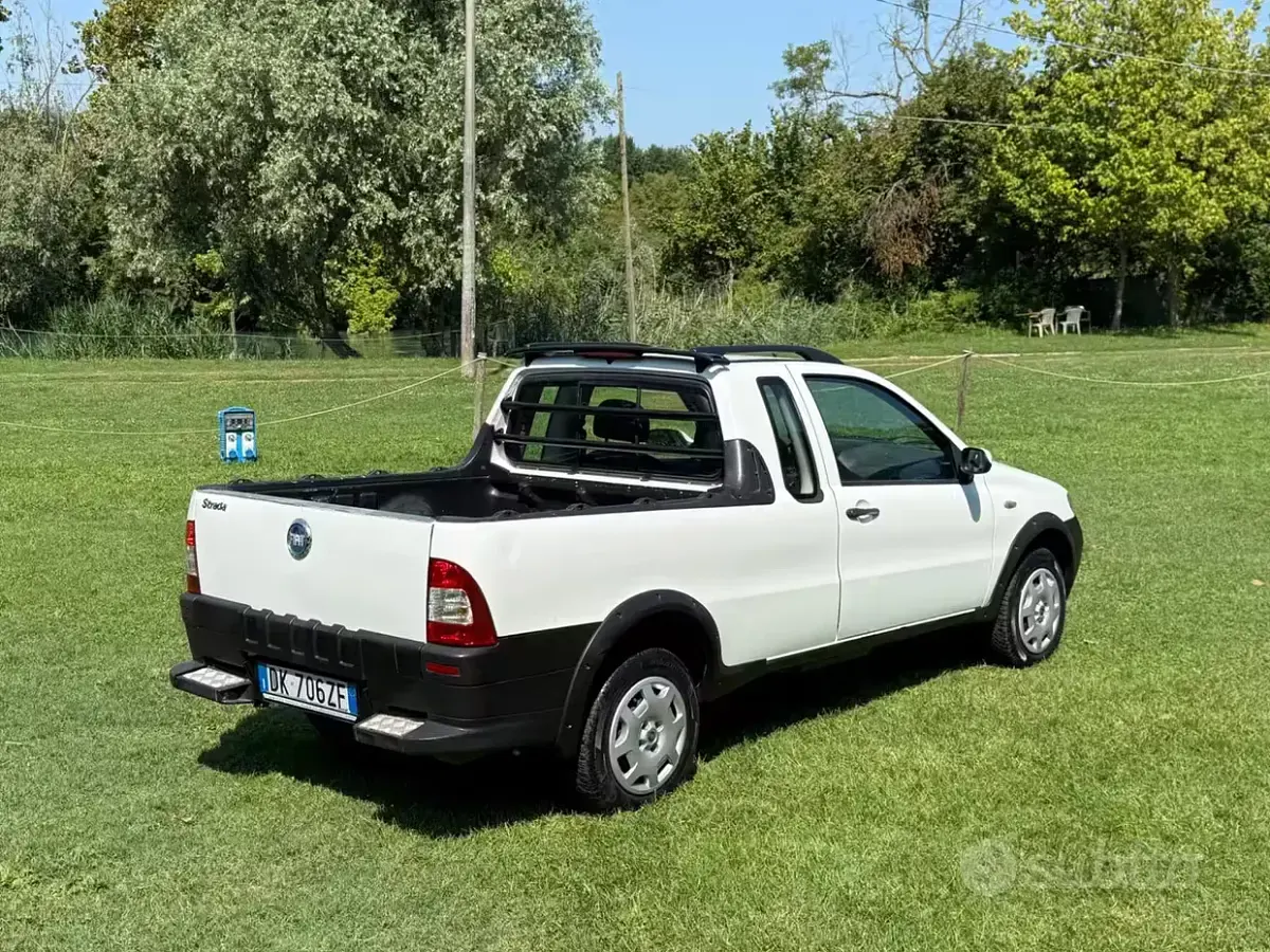 Usata Fiat Strada 86 CV (63 kW) 2007 Bianco Pick-up
