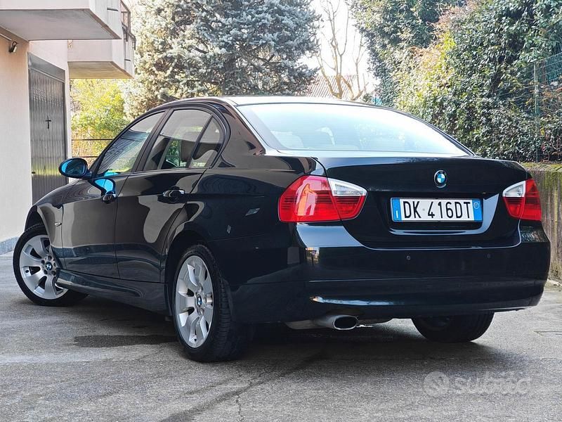 Usata BMW 318 143 CV (105 kW) 2007 Nero Berlina