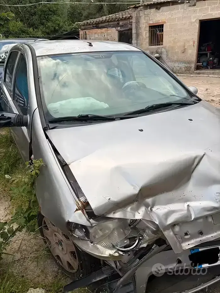 Usata Fiat Punto 75 CV (55 kW) 2005 Grigio Utilitaria
