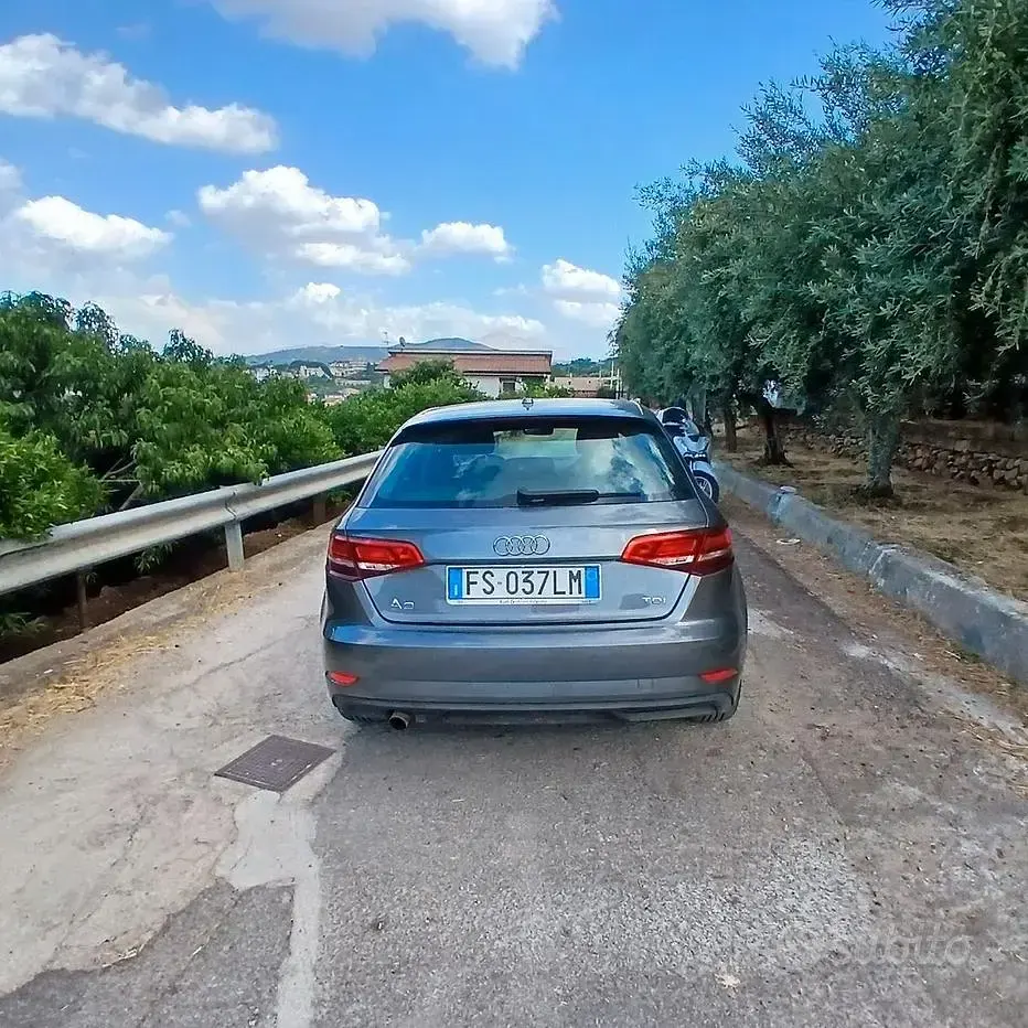 Usata Audi A3 Business 116 CV (85 kW) 2018 Grigio Berlina