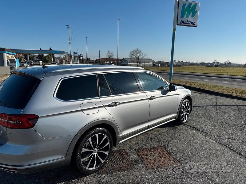 Usata VW Passat 190 CV (139 kW) 2019 Grigio Station wagon