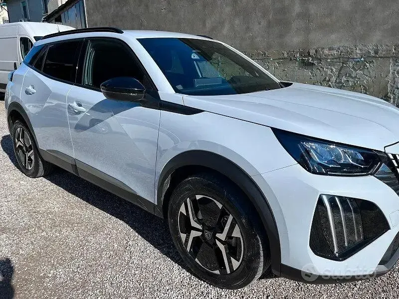 Käytetty Peugeot 2008 S 131 HP (96 kW) 2024 Valkoinen Katumaasturi