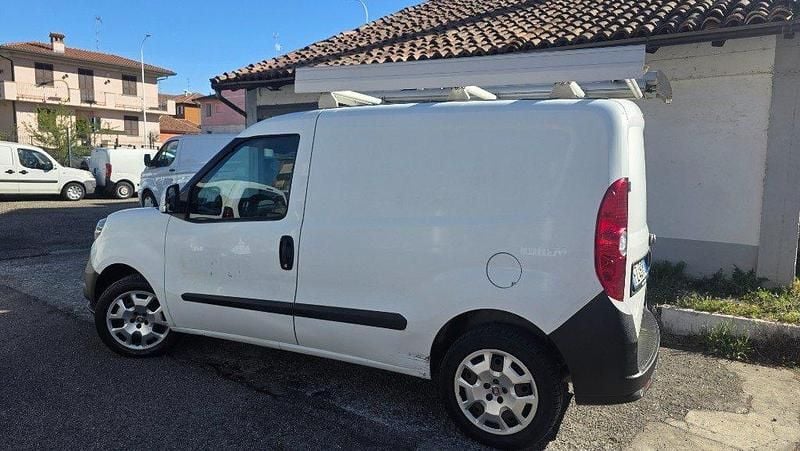 Usata Fiat Doblò 120 CV (88 kW) 2019 Bianco / pastello Monovolume