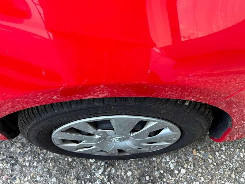 Usata Toyota Yaris Active 72 CV (52 kW) 2019 Rosso Berlina