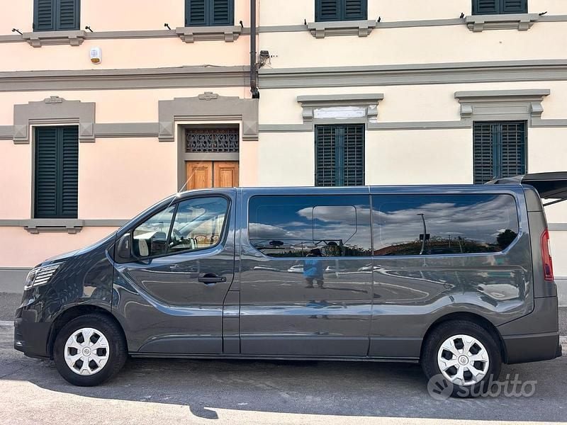 Usata Renault Trafic 131 CV (96 kW) 2024 Grigio Monovolume
