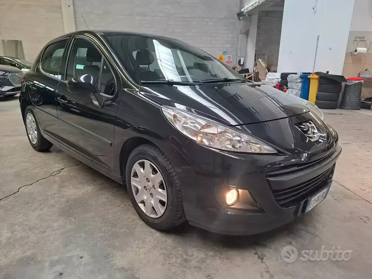 Usata Peugeot 207 95 CV (69 kW) 2011 Nero Utilitaria
