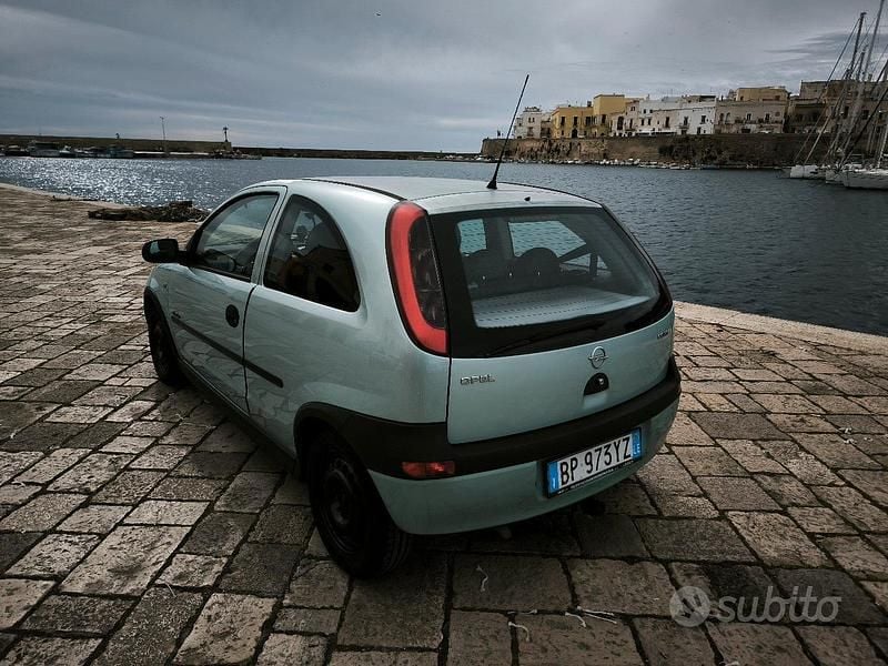 Usata Opel Corsa 58 CV (42 kW) 2001 Verde Utilitaria