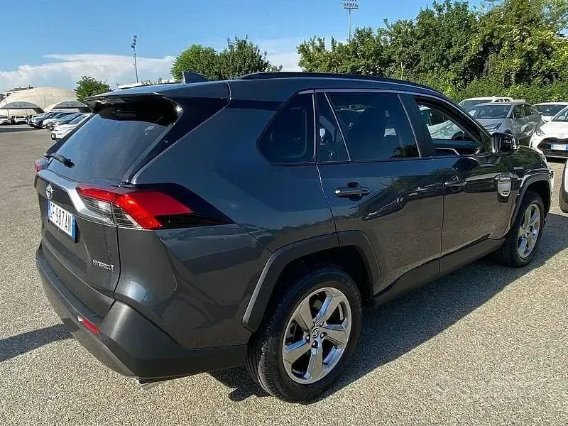 Usata Toyota RAV4 Hybrid 218 CV (160 kW) 2021 Grigio SUV
