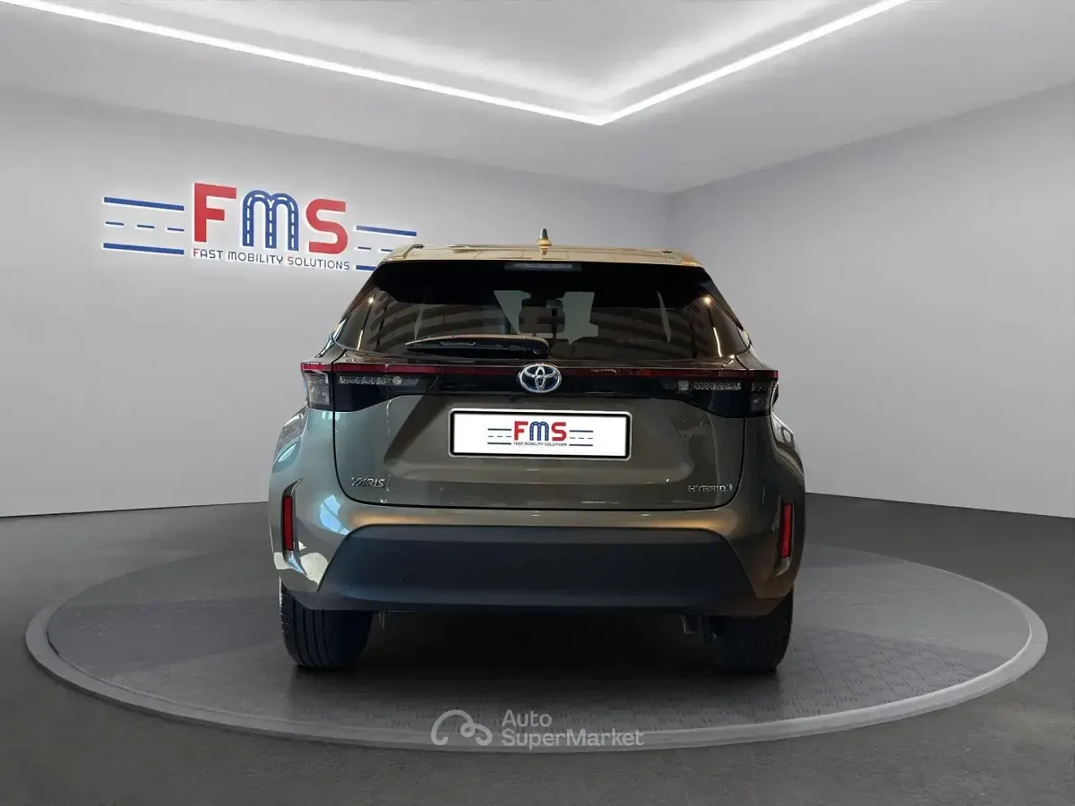 Usata Toyota Yaris Cross Trend 158 CV (116 kW) 2022 Giallo SUV