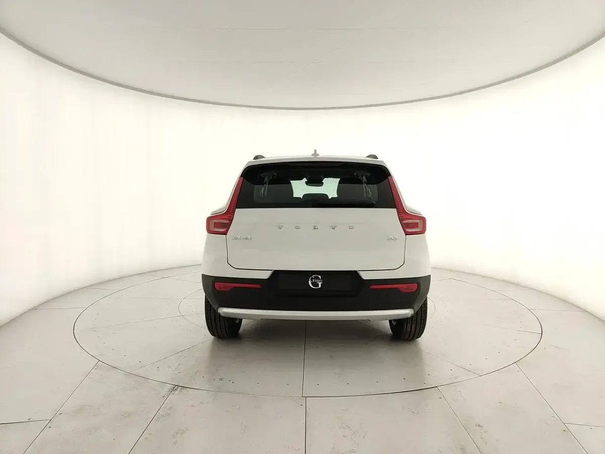 Nuova Volvo XC40 163 CV (119 kW) 2026 Bianco SUV
