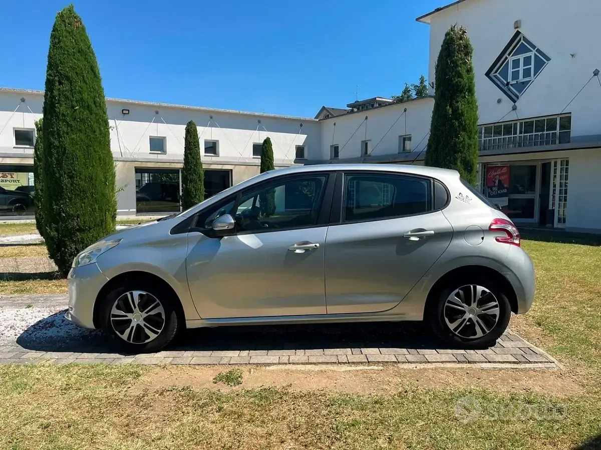 Usata Peugeot 208 Active 68 CV (50 kW) 2013 Grigio Utilitaria