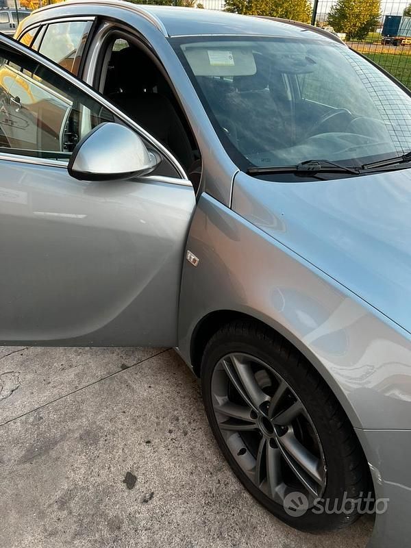 Usata Opel Insignia 170 CV (125 kW) 2012 Grigio Station wagon