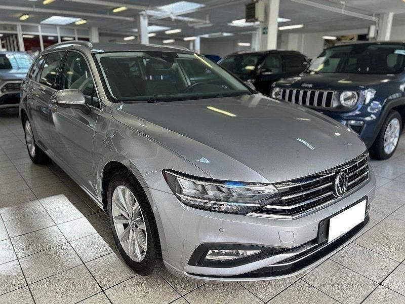 Usata VW Passat Business 150 CV (110 kW) 2022 Grigio metallizzato Station wagon