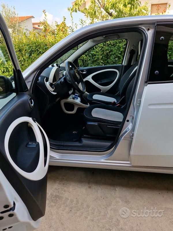 Usata Smart ForFour 71 CV (52 kW) 2016 Bianco Utilitaria