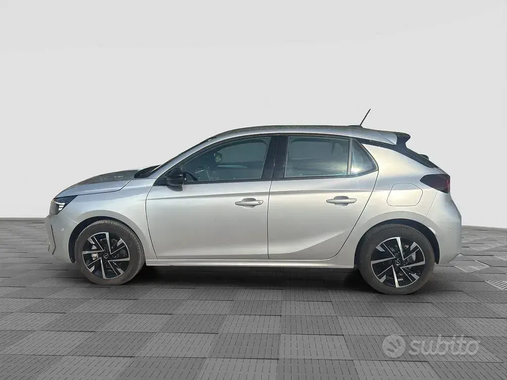 Usata Opel Corsa 101 CV (74 kW) 2025 Gris aluminium Utilitaria