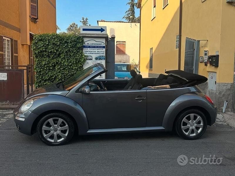 Usata VW Beetle Cabriolet 105 CV (77 kW) 2007 Grigio Cabrio