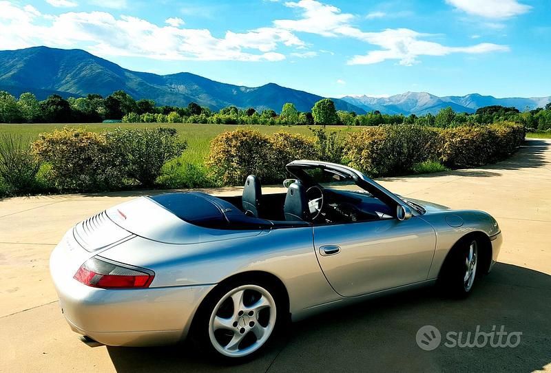 Usata Porsche 911 Carrera 4 Cabriolet 300 CV (220 kW) 2000 Grigio Cabrio