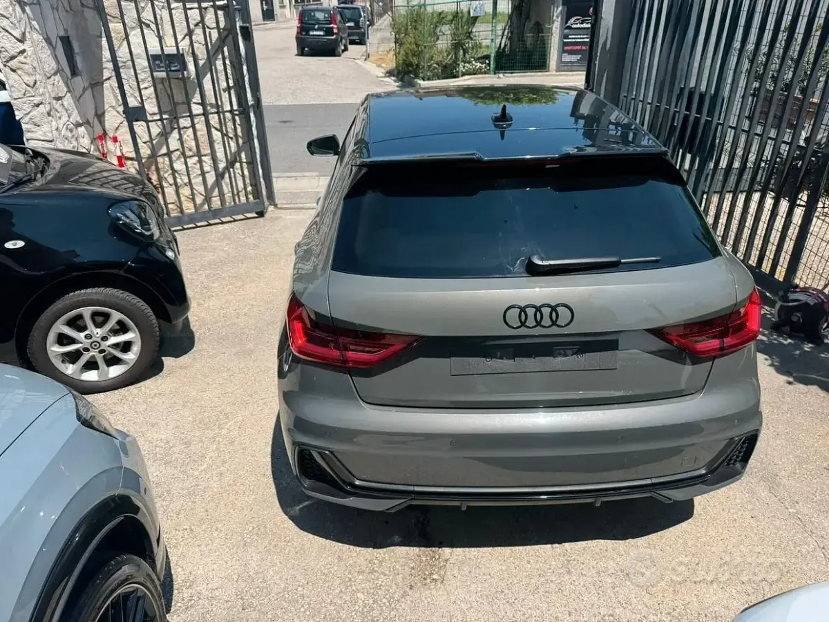 Usata Audi A1 116 CV (85 kW) 2024 Grigio SUV
