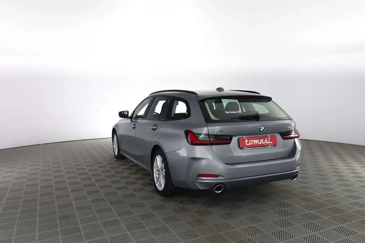 Begagnad BMW 320 Efficient Dynamics 190 HK (139 kW) 2023 Grå Kombi