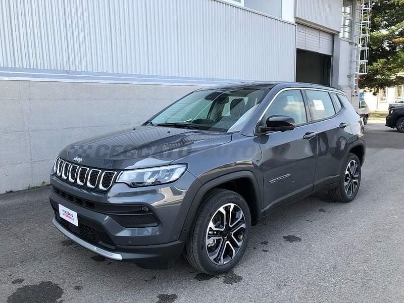 Grigio Nuova 2025 Jeep Compass Altitude SUV | 28.665 € - Immagine 1/4
