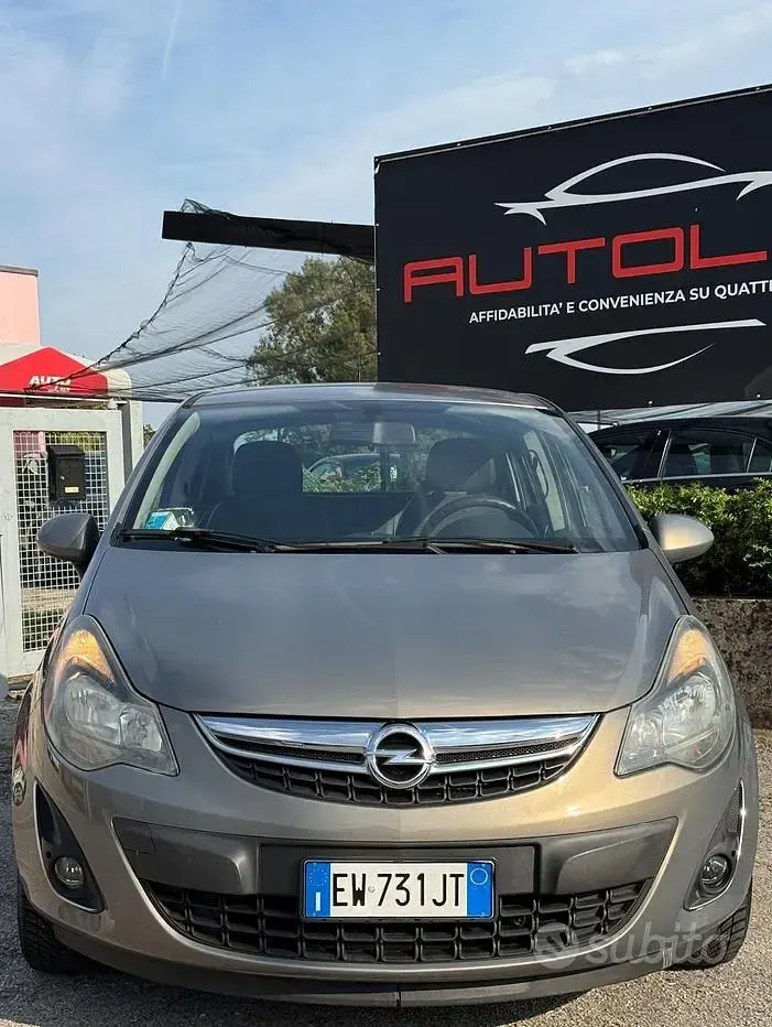Usata Opel Corsa 85 CV (62 kW) 2014 Marrone Utilitaria